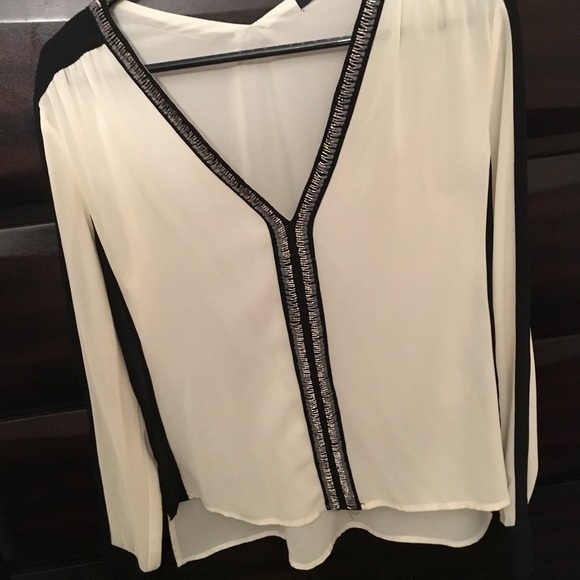 2 FOR $20 Beautiful & trendy top! - Picture 4 of 4